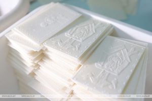 У Навагрудку ўжо ў жніўні рыхтуюцца да Раства. Глядзіце, як у манастыры выпякаюць аблаткі