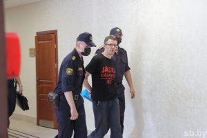 Агент, шпіён, завербавалі ў 2017-м: што казалі пра Дзяніса Івашына прапагандысты ў першы дзень суда Агент, шпіён, завербавалі ў 2017-м: што казалі пра Дзяніса Івашына прапагандысты ў першы дзень суда