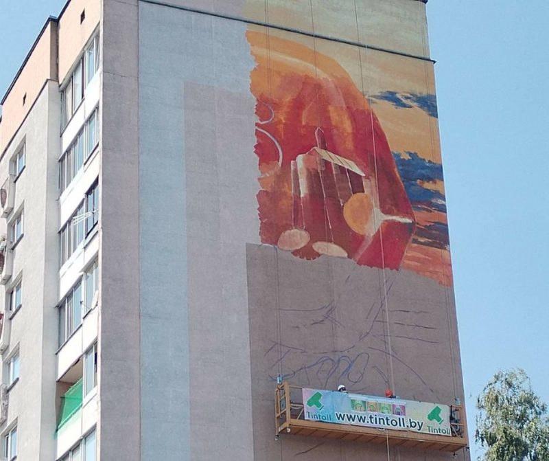 Еще один мурал высотой 9 этажей начали рисовать в Гродно. Смотрите, где он появится