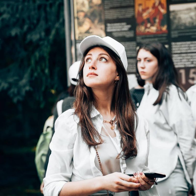 “Маша, ну мы ж з табой усё разумеем”. Як студэнткі ГрДУ выйшлі на антываенны пікет і ўцяклі ад крымінальнай справы