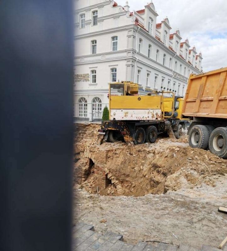 Захаваць_ немагчыма_ знішчыць. Што не так з будоўляй каля дома Мураўёва і чаму раскопкі там былі неабходныя