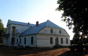 Затрыманы тры супрацоўнікі прадпрыемства “Маёнтак Падароск”. Распачалі крымінальную справу Сядзіба ў Падароску. Фота: Hrodna.life