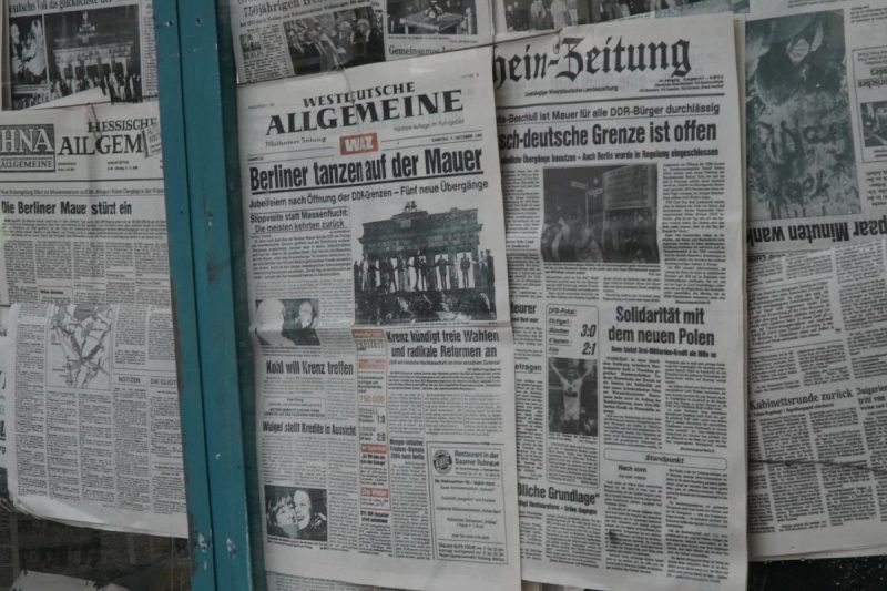 У цэнтры Гродна развесілі нямецкія сцягі: здымаюць фільм пра шпіёнаў і архівы Штазі