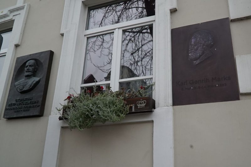 У цэнтры Гродна развесілі нямецкія сцягі: здымаюць фільм пра шпіёнаў і архівы Штазі