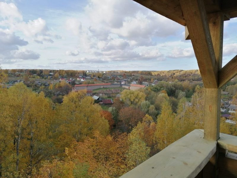 В Крево достроили и торжественно откроют башню-дозорную. Ее возводили по древним технологиям за средства частной фирмы