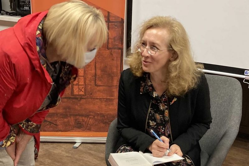 «Ні дня без Ажэшкі». Як перакладчыца Святлана Воцінава рэпатрыюе пані Элізу ў беларускую літаратурную класіку «Ні дня без Ажэшкі». Як перакладчыца Святлана Воцінава рэпатрыюе пані Элізу ў беларускую літаратурную класіку