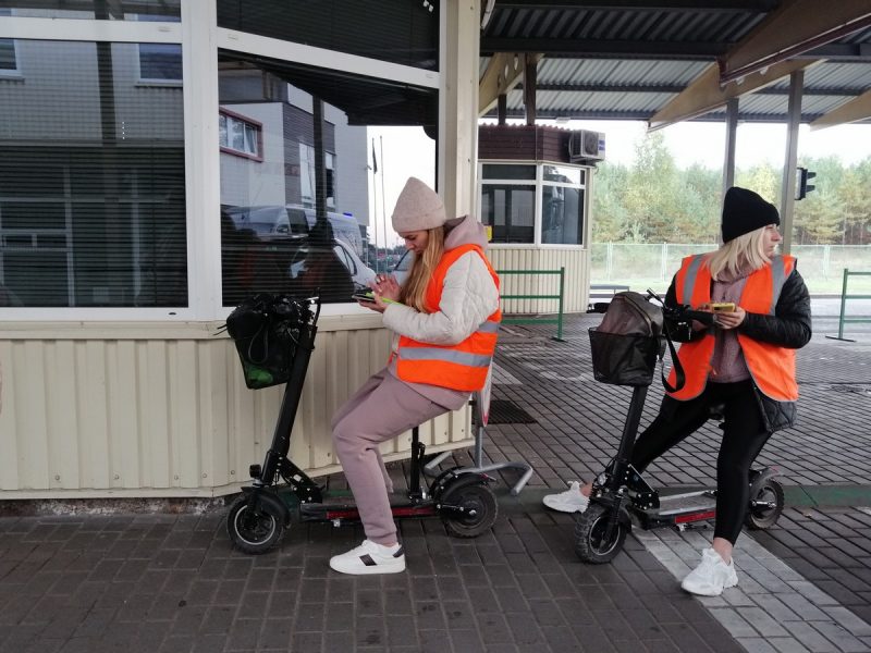 У Беларусі больш нельга перасякаць мяжу без чаргі на самакатах. У чым прычына і на чым можна? граница самокаты