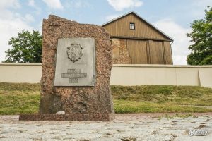 У пагоні за “Пагоняй”. Дзе ў Гродне знайсці беларускі герб, за які ў Беларусі саджаюць на суткі