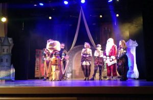 Бондарава ваюе з “Монстрамі на канікулах”. Але насамрэч гэта кіно пра сямейныя каштоўнасці "Монстры на новогодних каникулах" в Гродно. Фото из канала Ольги Бондаревой