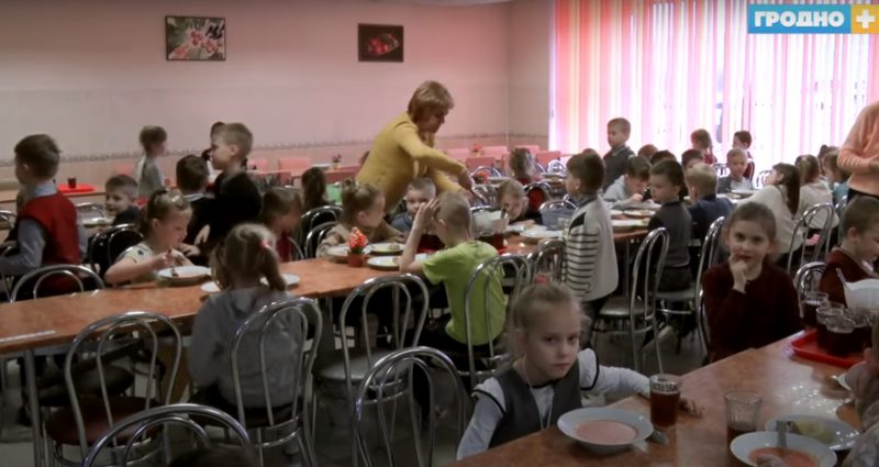 Дэмакратыя ў школьнай сталовай: як праходзіць эксперымент з харчаваннем дзяцей у Гродне школа столовая школьники