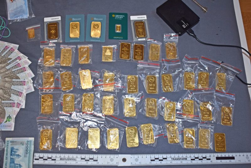 У Польшчы раскрылі найбуйнейшую ў гісторыі схему кантрабанды цыгарэт: гэта звязана з закрыццём “Баброўнікаў”