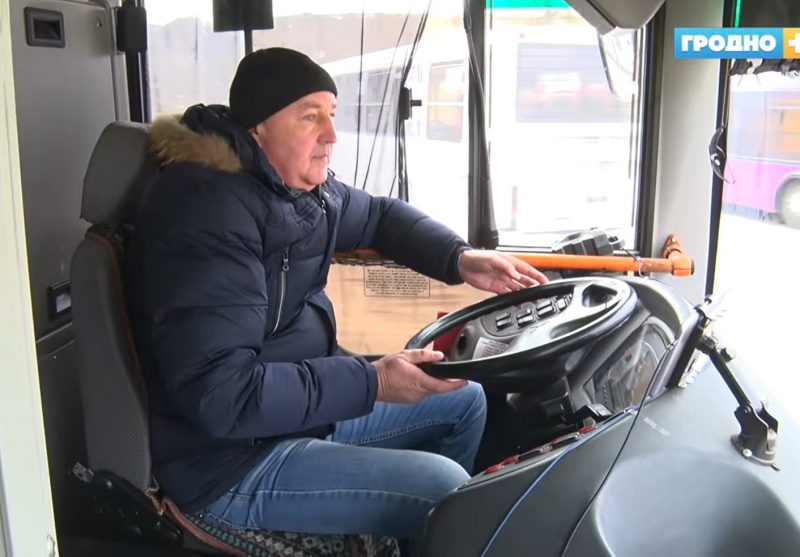 У Гродзенскім аўтобусным парку можна зарабіць некалькі тысяч рублёў, але ёсць нюанс водитель автобуса гродно
