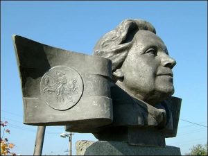 Зніклы помнік - страшнейшы за тыя, што стаяць. Як беларусы адрэагавалі на дэмантаж помніка Ларысе Геніюш у Зельве Помнік Ларысе Геніюш