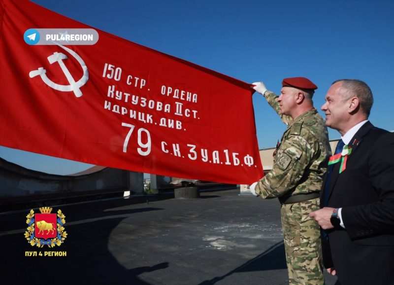 Автопарад, цветы и российский флаг над площадью Ленина. Как в Гродно отмечают 9 мая