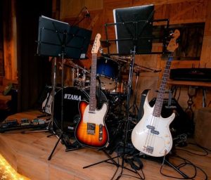 Жывая музыка ў Гродне ў пабе Госці