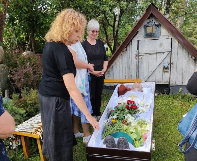 "Не такім я яго памятаю..."Блізкія і сябры развітваюцца з Алесем Пушкіным