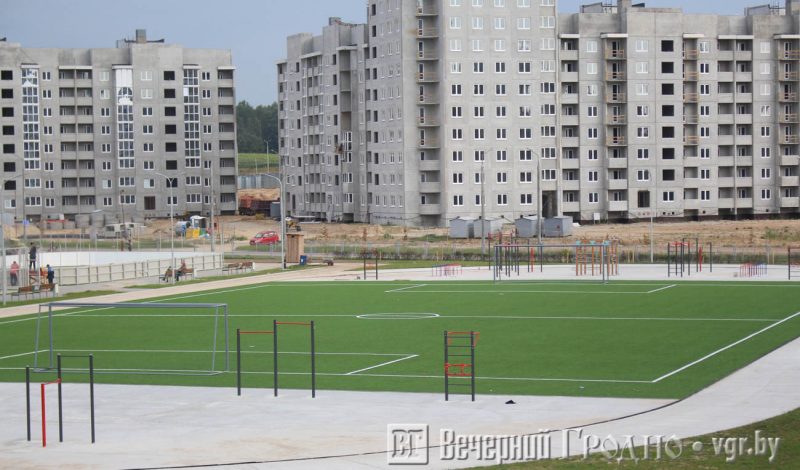 Скоро сдадут крупнейший строительный объект в Гродненской области: это школа-гигант в Грандичах