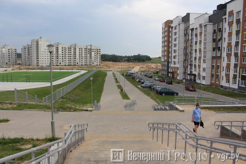 Скоро сдадут крупнейший строительный объект в Гродненской области: это школа-гигант в Грандичах