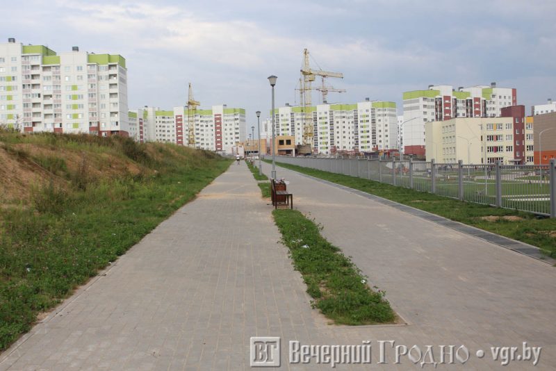 Скоро сдадут крупнейший строительный объект в Гродненской области: это школа-гигант в Грандичах