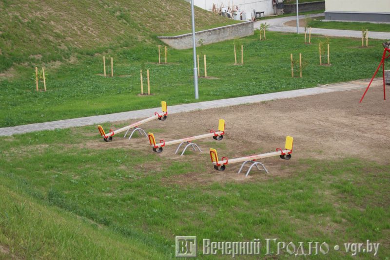 Скоро сдадут крупнейший строительный объект в Гродненской области: это школа-гигант в Грандичах