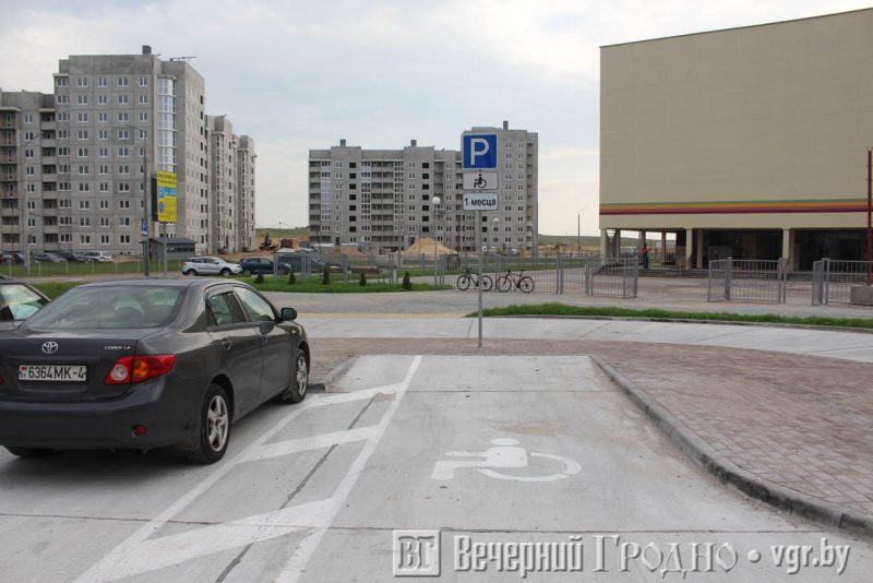 Скоро сдадут крупнейший строительный объект в Гродненской области: это школа-гигант в Грандичах