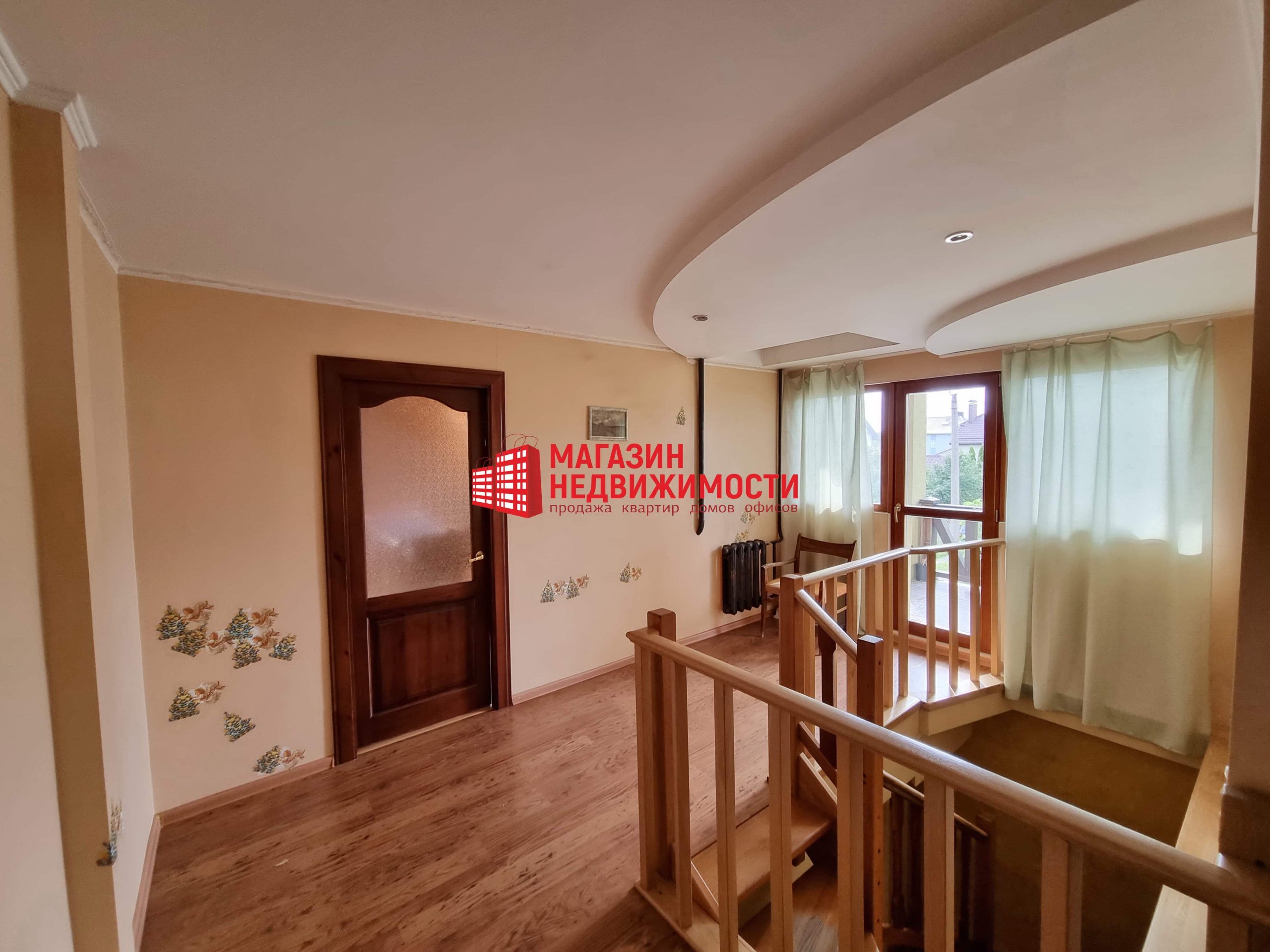 Калідор у кватэры на Палесціне