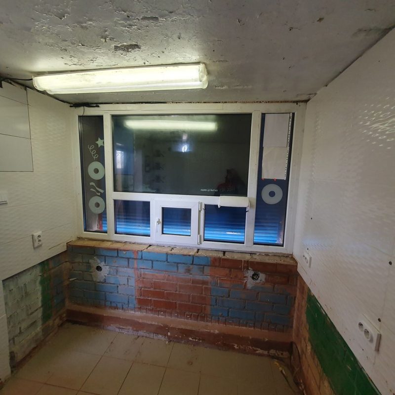 Сдают в аренду киоски у парка Жилибера. Раньше там была хотдожня и киоск с разной мелочью