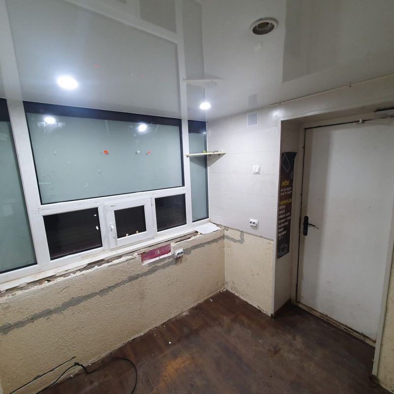 Сдают в аренду киоски у парка Жилибера. Раньше там была хотдожня и киоск с разной мелочью