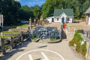 Канцэрты, фестывалі і навуковая канферэнцыя. Што забаранялі ў Гродне ў розныя гады Сядзіба "Літоўка"