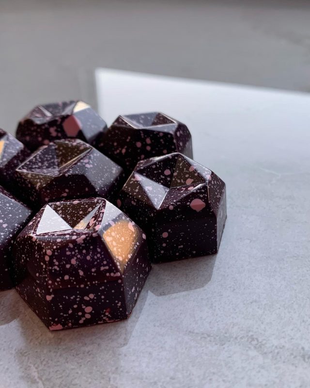 Не толькі кветкі, але і пельмені. Якія шакаладныя дзівосы прадаюць гродзенцы ў Instagram