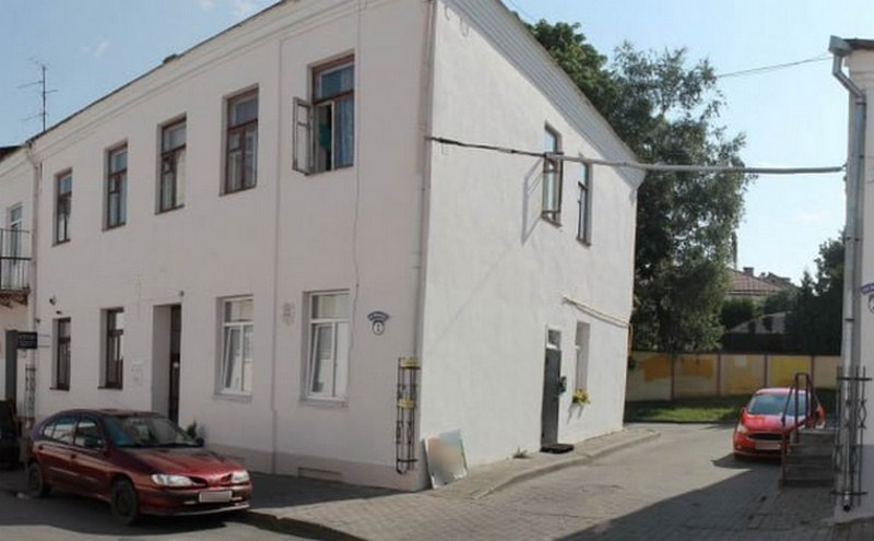 гродзенец пакінуў скрадзеныя карціны проста на вуліцы