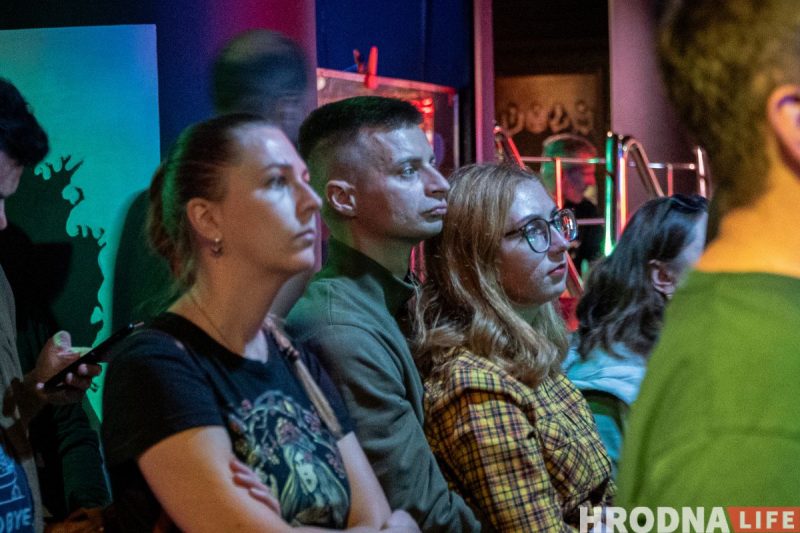 “Лажаць нельга, бо тут усе свае”. Гродзенскія Dzieciuki упершыню за тры гады выступілі ў Беластоку (ФОТА)