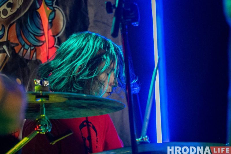 “Лажаць нельга, бо тут усе свае”. Гродзенскія Dzieciuki упершыню за тры гады выступілі ў Беластоку (ФОТА)