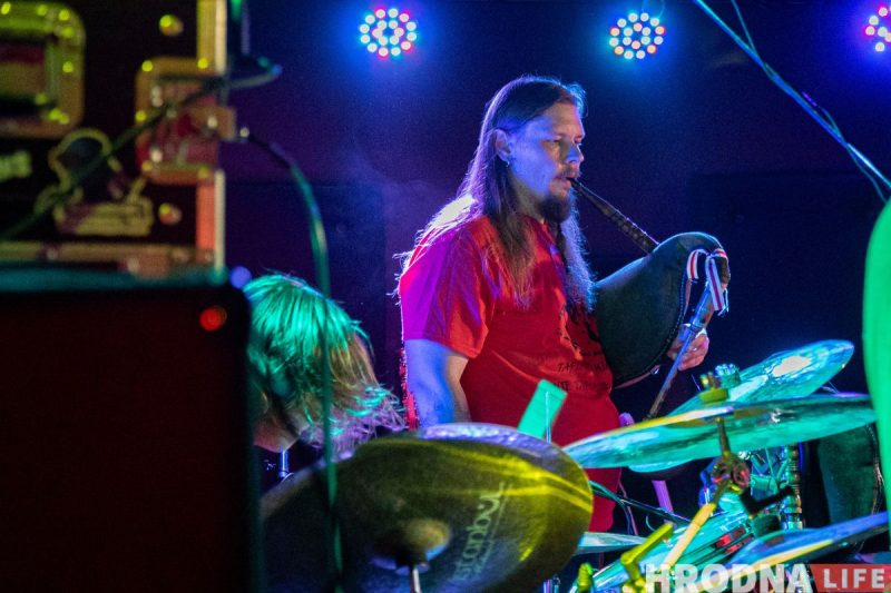 “Лажаць нельга, бо тут усе свае”. Гродзенскія Dzieciuki упершыню за тры гады выступілі ў Беластоку (ФОТА)