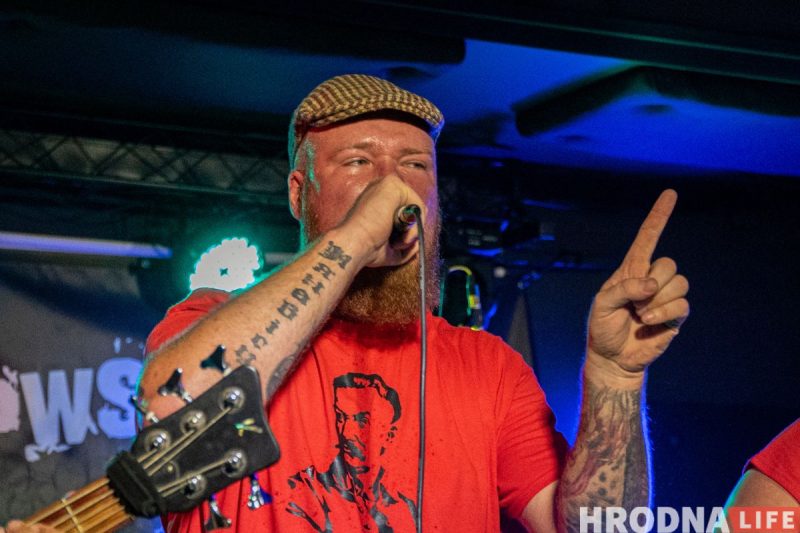 “Лажаць нельга, бо тут усе свае”. Гродзенскія Dzieciuki упершыню за тры гады выступілі ў Беластоку (ФОТА)