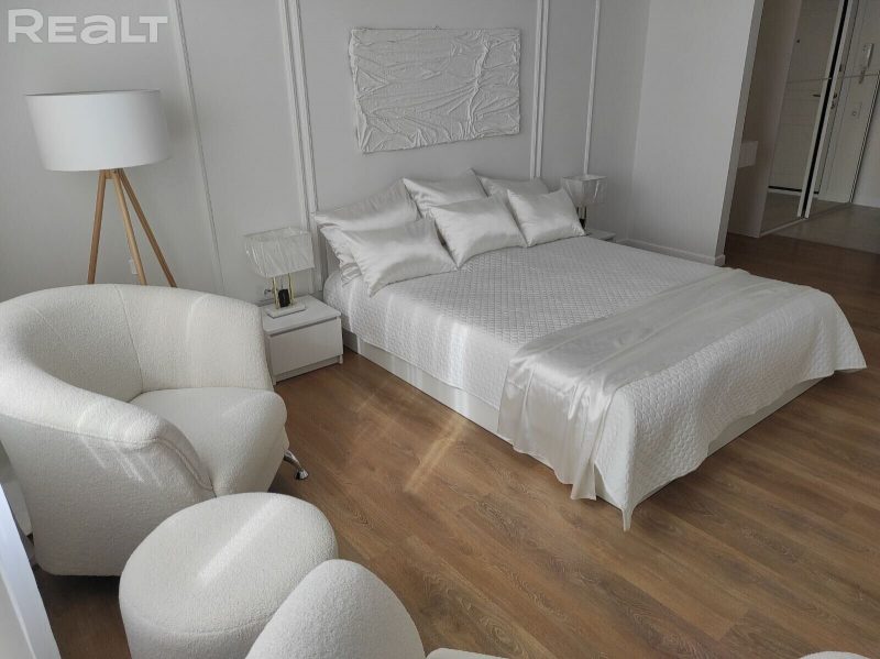 Нерухомасць тыдня: кватэра з 50 адценнямі белага прадаецца ў Гродне І яшчэ спальня ў кватэры на Старамалышчанскай