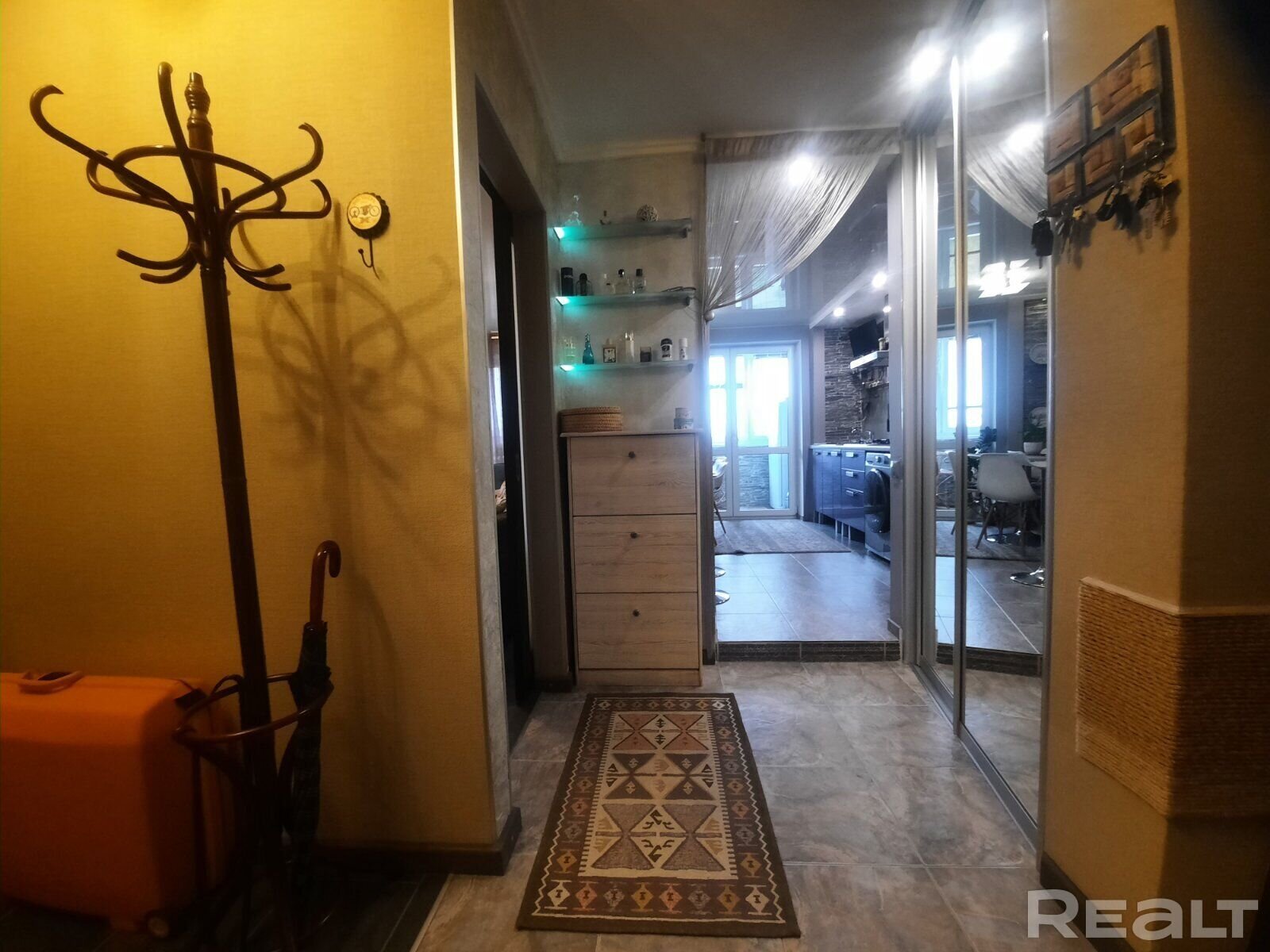 Прыхожая ў кватэры на Дзевятоўцы