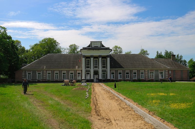 Колхоз имени Мицкевича отремонтировал усадьбу XVIII века, где останавливался король Понятовский