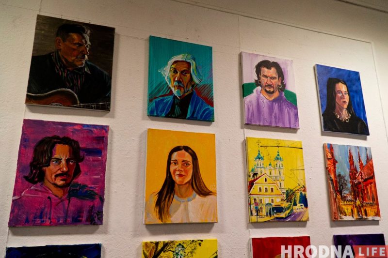 “Ёсць пагорак, з якога бачна Брэст”. Гродзенскі мастак-эмігрант паехаў у Цярэспаль, каб намаляваць Беларусь - і зрабіў выставу