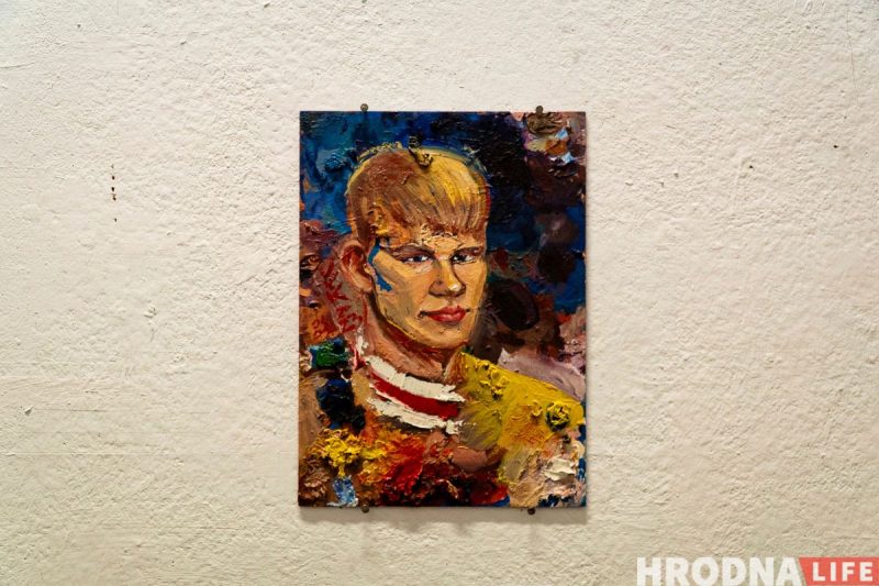 “Ёсць пагорак, з якога бачна Брэст”. Гродзенскі мастак-эмігрант паехаў у Цярэспаль, каб намаляваць Беларусь - і зрабіў выставу