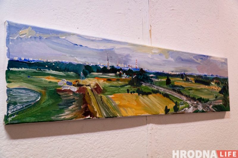 “Ёсць пагорак, з якога бачна Брэст”. Гродзенскі мастак-эмігрант паехаў у Цярэспаль, каб намаляваць Беларусь - і зрабіў выставу