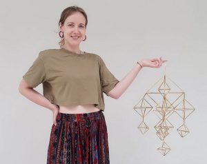 “Павучка ў кожны дом”. Ганна з Гродна вучыць рабіць саламяных павукоў - таму што яна беларуска