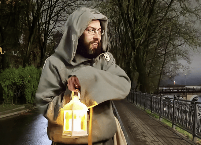 Інтэрактыўныя экскурсіі, сярэднявечны балахон і самыя недаацэненыя месцы горада. Гродзенскі экскурсавод расказаў пра сваю працу