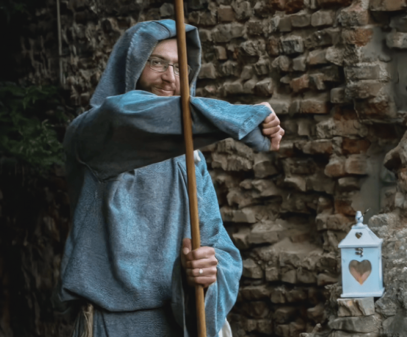 Інтэрактыўныя экскурсіі, сярэднявечны балахон і самыя недаацэненыя месцы горада. Гродзенскі экскурсавод расказаў пра сваю працу