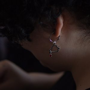 "О, свае!" Навошта беларусы маркіруюць сябе ўпрыгожваннямі і носяць Беларусь на сабе? Беларусь са слязінкай - упрыгожванні ад Belaruskicry