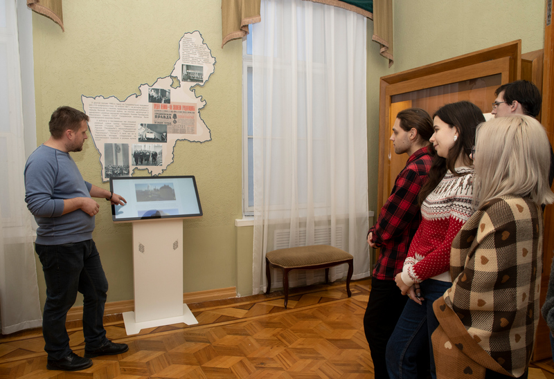 Куртка строителя АЭС, документы Дубко и перчатки из “Акцента”. В Новом замке открыли новую экспозицию