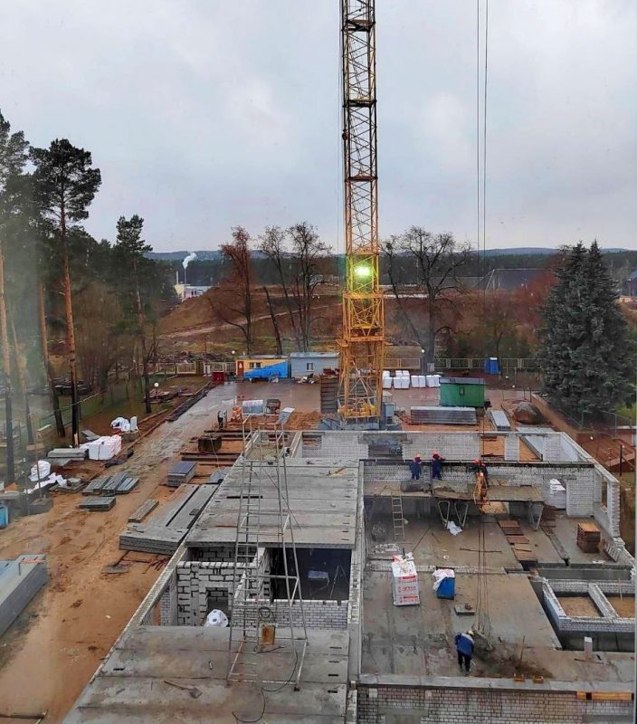 Новы корпус кардыёцэнтра здадуць у 2024. Дадзенымі пацыентаў зоймецца штучны інтэлект Будаўніцтва новага корпуса кардыялагічнага цэнтра у Гродне