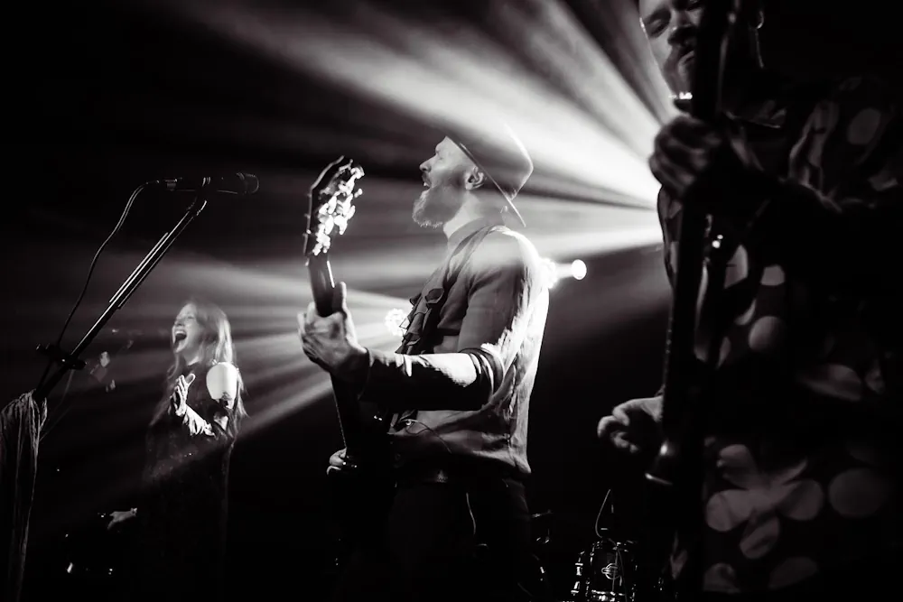 Сергей Башлыкевич и группа Leibonik играют концерт в эмиграции