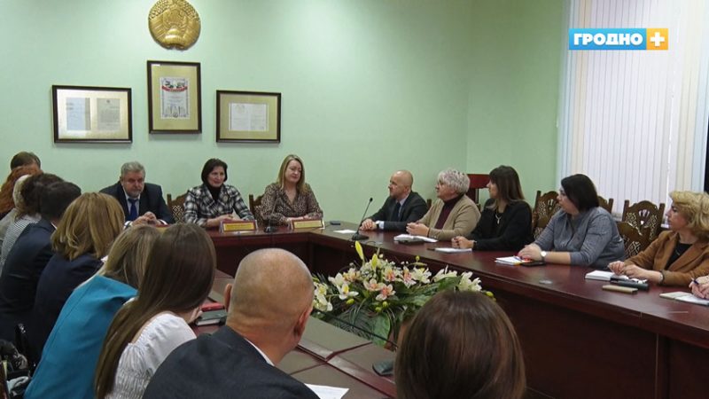 У Гродне запусцілі “Партыйную школу” ад “Белай Русі”. Эксперт: “Практыка не савецкая, але крыпова і непрыгожа”