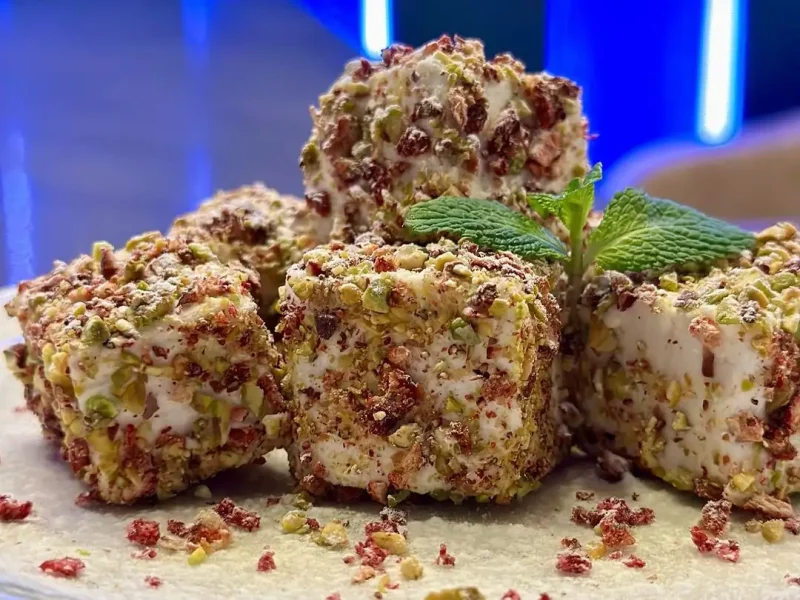 В центре Гродно открылся еще один караоке-бар: там можно и попеть, и наесться